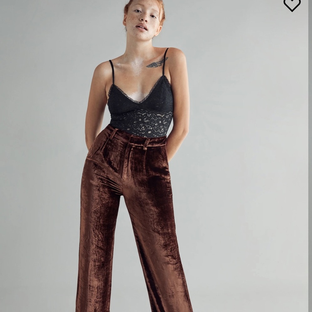 Reformation “Wes Velvet Pant” in Chestnut | Size, 4